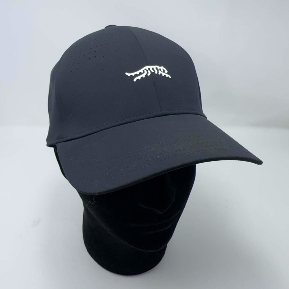 Sun Day Red Tiger Woods Performance Golf Hat Black Stretch Fit Perforated Cap L - Picture 6 of 10